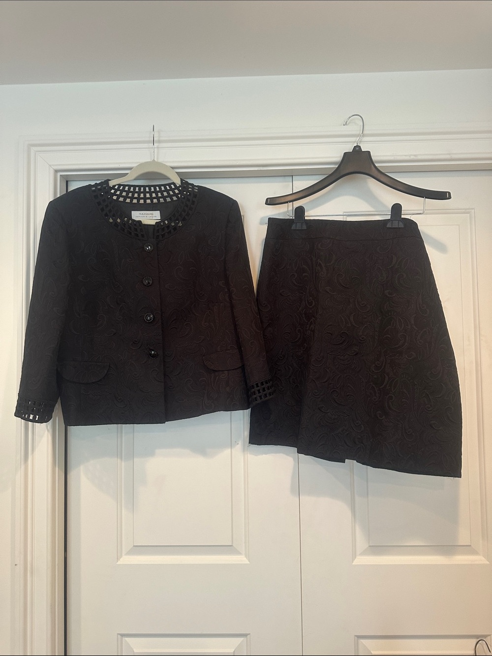 Tahari Women's Black Embroidered Skirt Set - Sophisticated Two-Piece